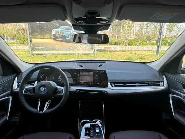 BMW BMW iX1 eDrive25L M sports suit