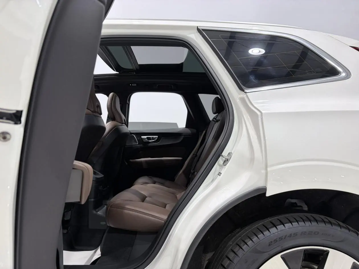 Volvo Volvo XC60 PHEV T8 four-wheel drive long battery life Zhiya Deluxe Edition