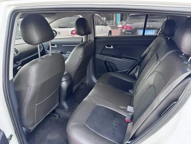 Kia Smart running 2.0L automatic two-wheel drive version GL