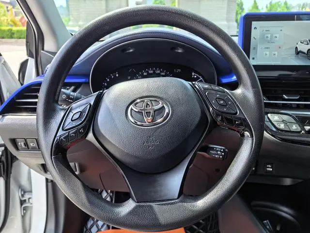 TOYOTA Toyota C-HR 2.0L Comfort Version