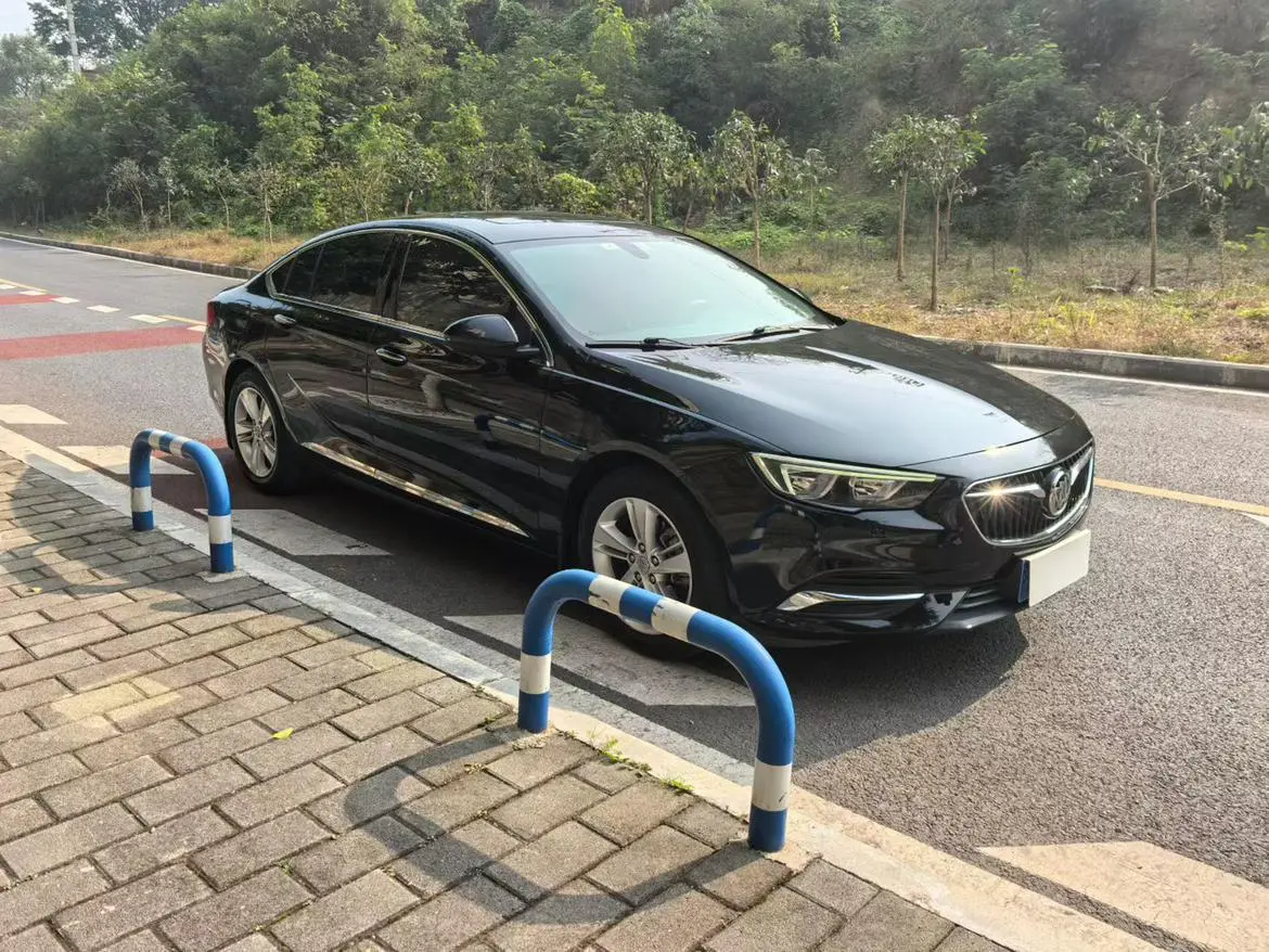 Buick Regal 20T Elite Country VI