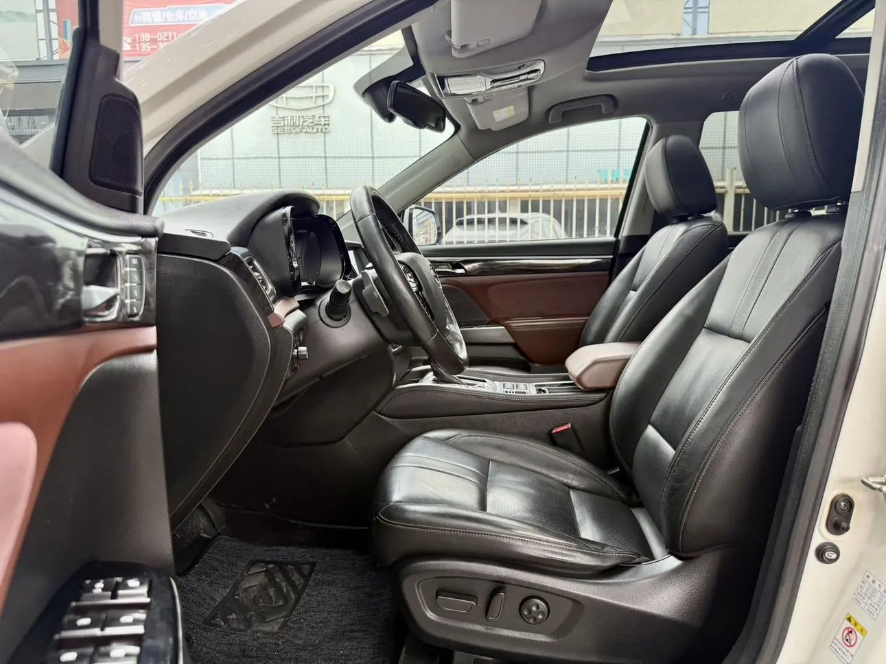 GAC Trumpchi GS8 320T two-wheel drive luxury Zhilian Edition 7 seats