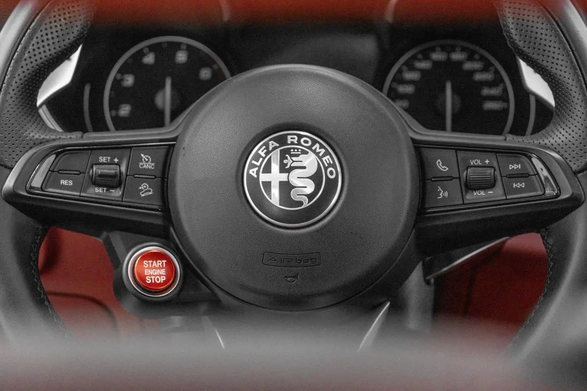 Alfa Romeo Stelvio 2.0T 280HP Luxury Sports Edition