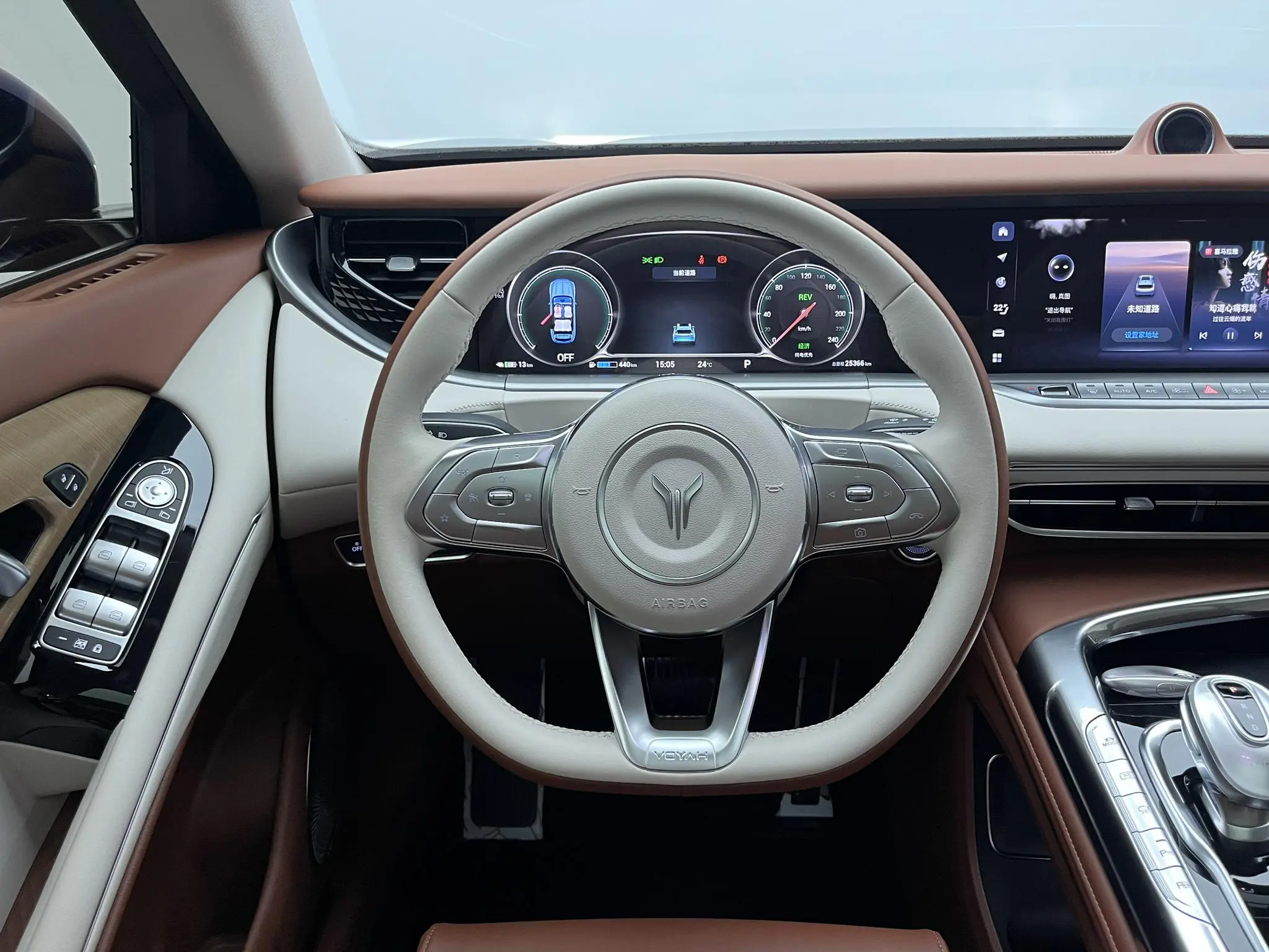 VOYAH Lan Tu FREE Four-wheel drive, long battery life, extended range version