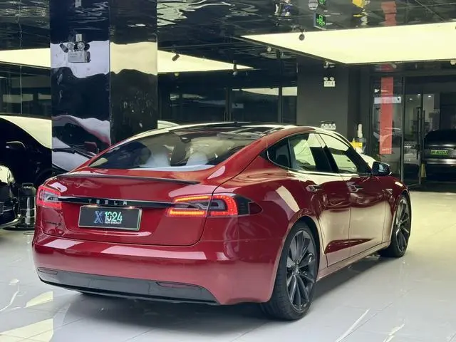 Tesla Model S P90D