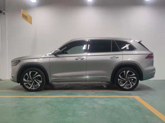 Geely Xingyue L 2.0TD high-power automatic two-wheel drive flagship type
