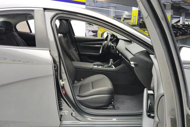 Mazda Mazda 3 Angkesaila 2.0L automatic premium version