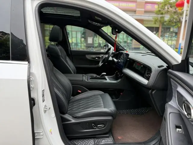 GAC Trumpchi GS8 Dual engine series 2.0TM hybrid two-wheel drive Premium Edition 7-seater