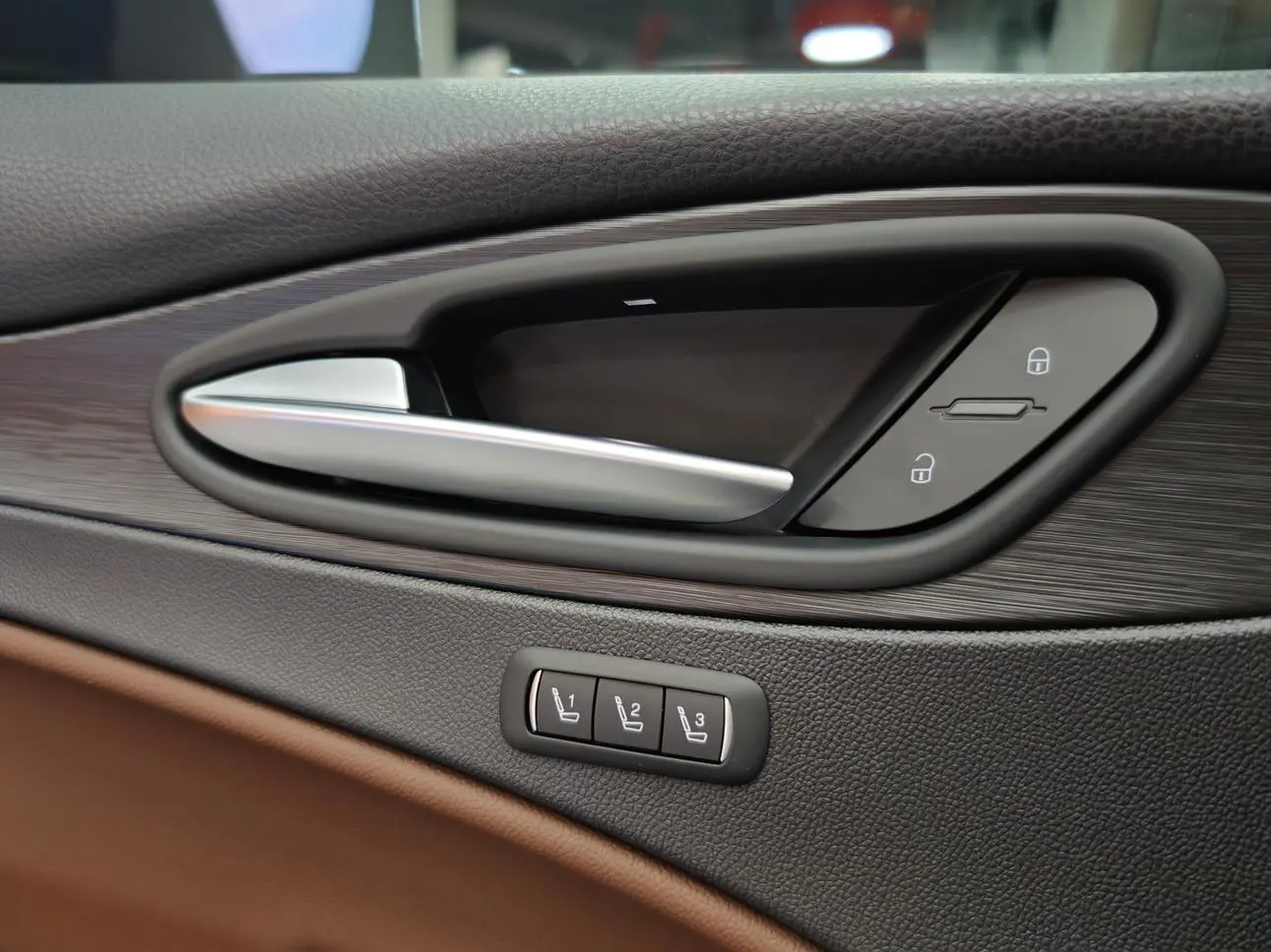 Alfa Romeo Stelvio 2.0T 280HP Deluxe Edition