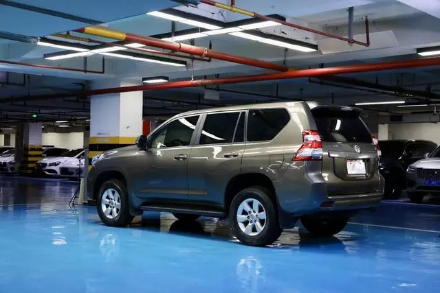TOYOTA Prado 2.7L automatic standard version