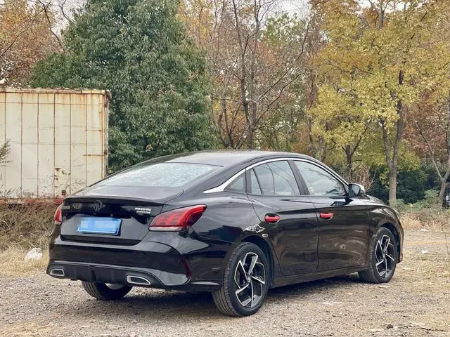 MG MG5 Facelift 300TGI DCT Green Luxury Ultimate Edition