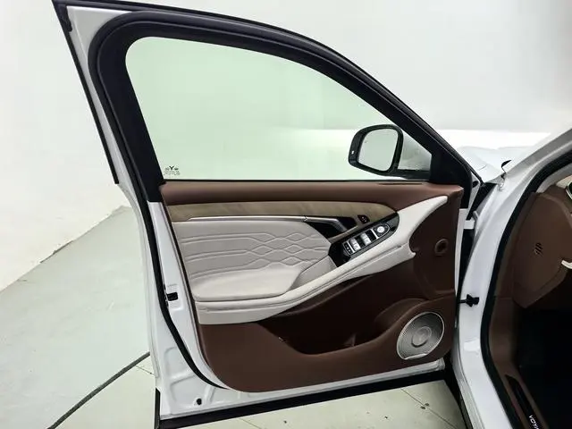 VOYAH Lan Tu FREE Ultra-long battery life smart driving version
