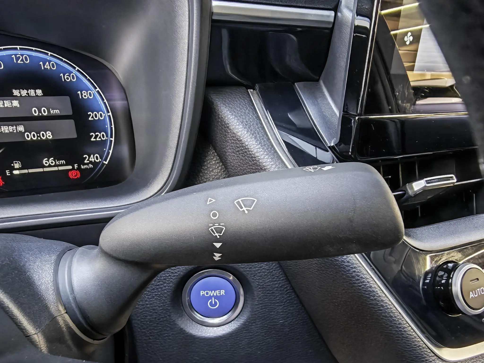 TOYOTA Ling Shang Dual engine 2.0L Deluxe Edition