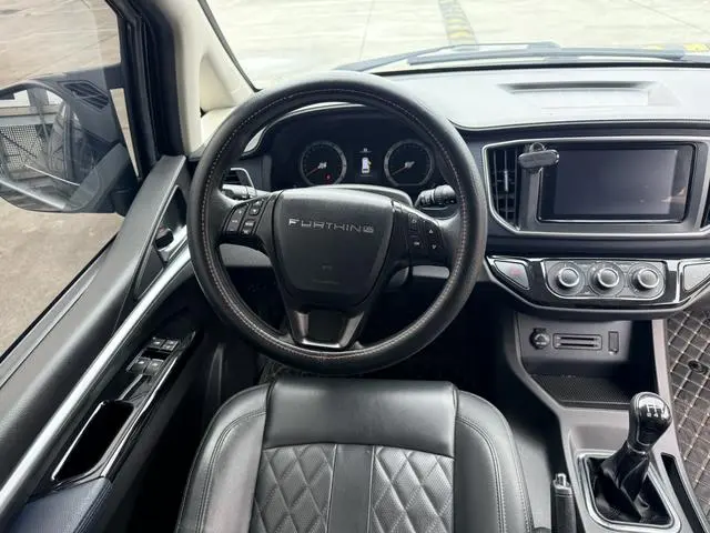 Dongfeng Fengxing Lingzhi M5L 1.6L luxury 7-seater