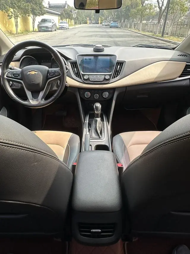 Chevrolet Cruze 320 automatic Enjoy Skylight version