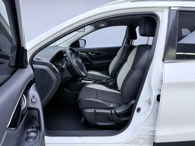 Nissan Qashqai 2.0L CVT Deluxe Edition Country V