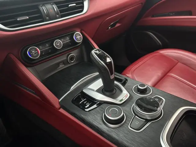 Alfa Romeo Stelvio 2.0T 280HP Luxury Sports Edition