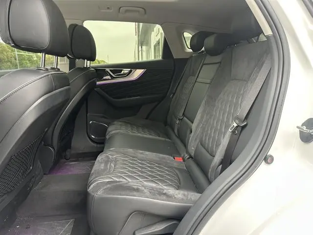 Hongqi Hongqi HS5 2.0T Zhilian Qixiang four-wheel drive version