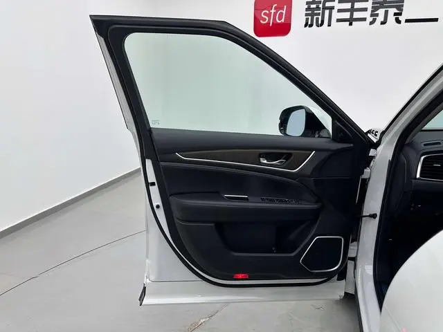 Honda Crown Road 370 TURBO 9AT Deluxe Edition