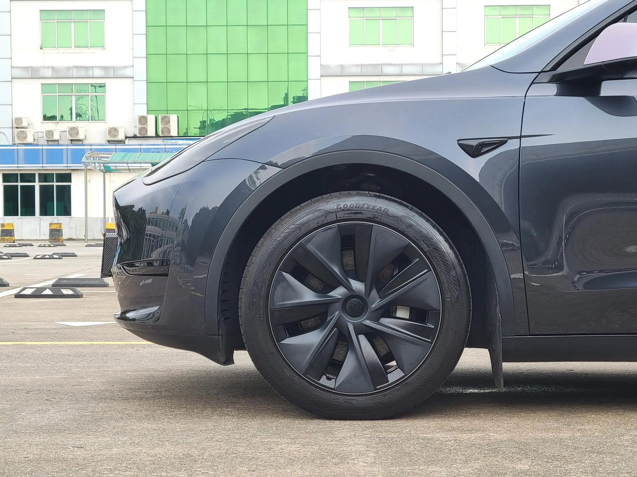 Tesla Model Y Rear-wheel drive version