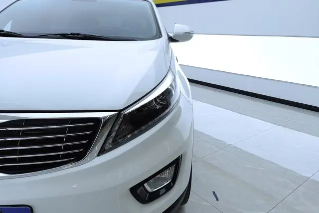 Kia Smart running 2.0L automatic two-wheel drive version DLX