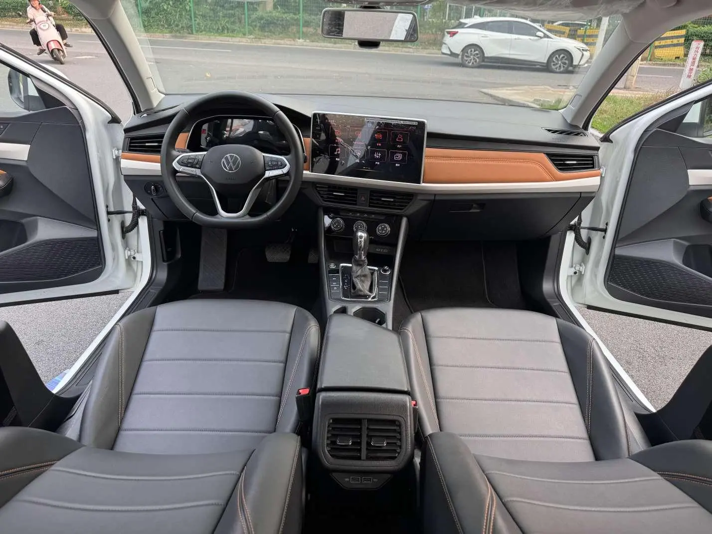 Volkswagen Bora 200TSI DSG Yuexing Navigation Edition