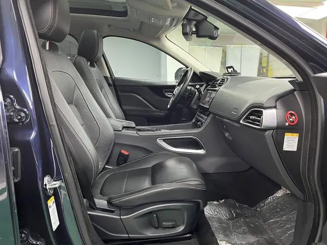 Jaguar Jaguar F-PACE 2.0T two-wheel drive R-Sport sports version