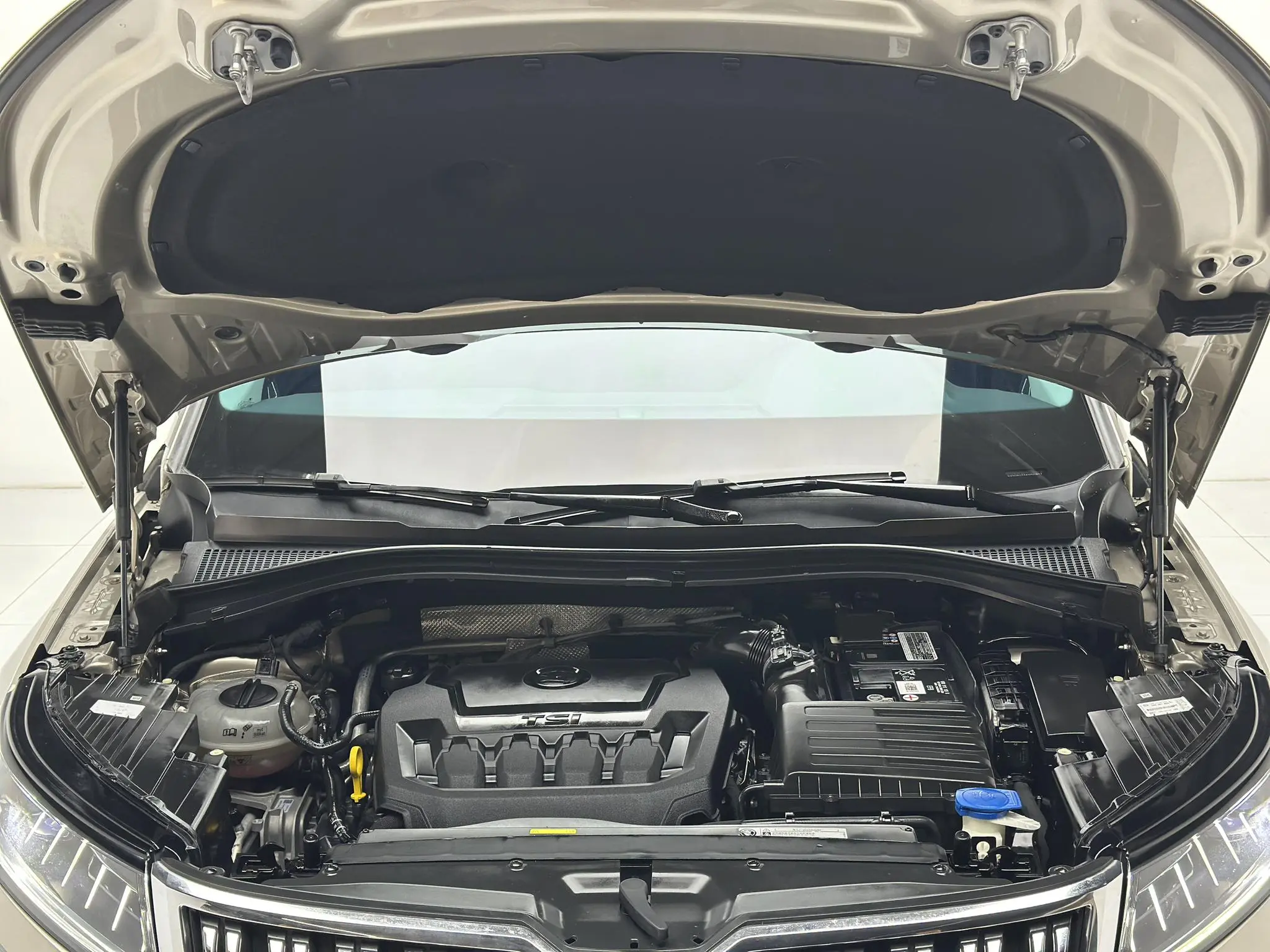 Skoda Kodiak Facelifted ZI330 7-seater two-wheel drive luxury premium edition Country VI