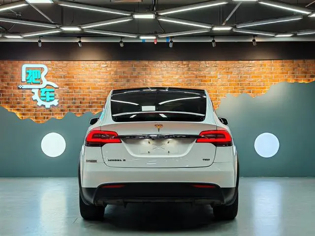 Tesla Model X 75D