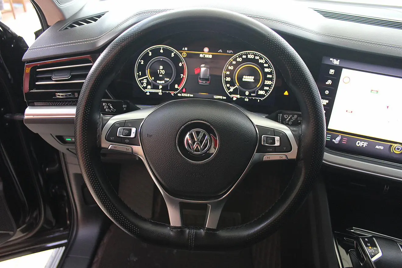 Volkswagen Touareg 3.0 TSI Sharp Front Version Country VI