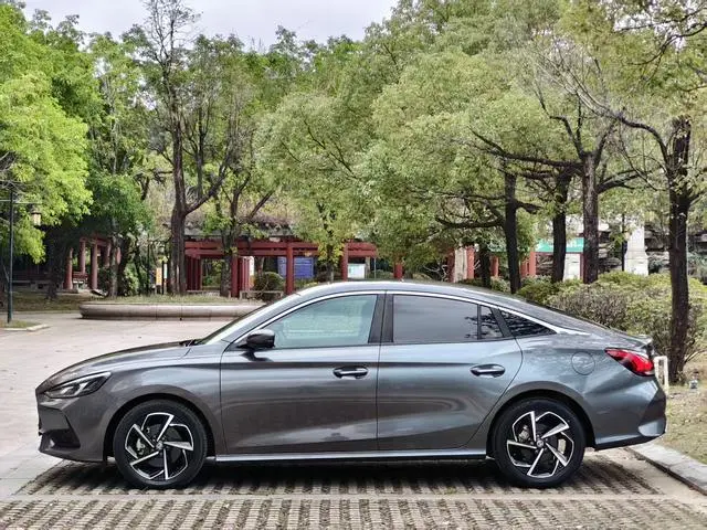 MG MG5 300TGI DCT Green Luxury Ultimate Edition