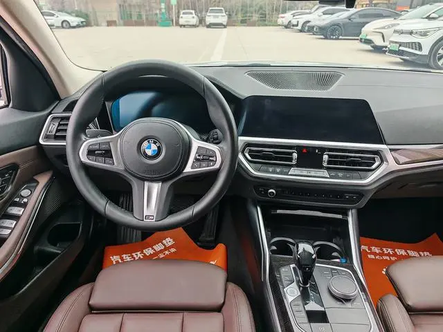 BMW BMW 3 Series Facelift 325Li M sports suit