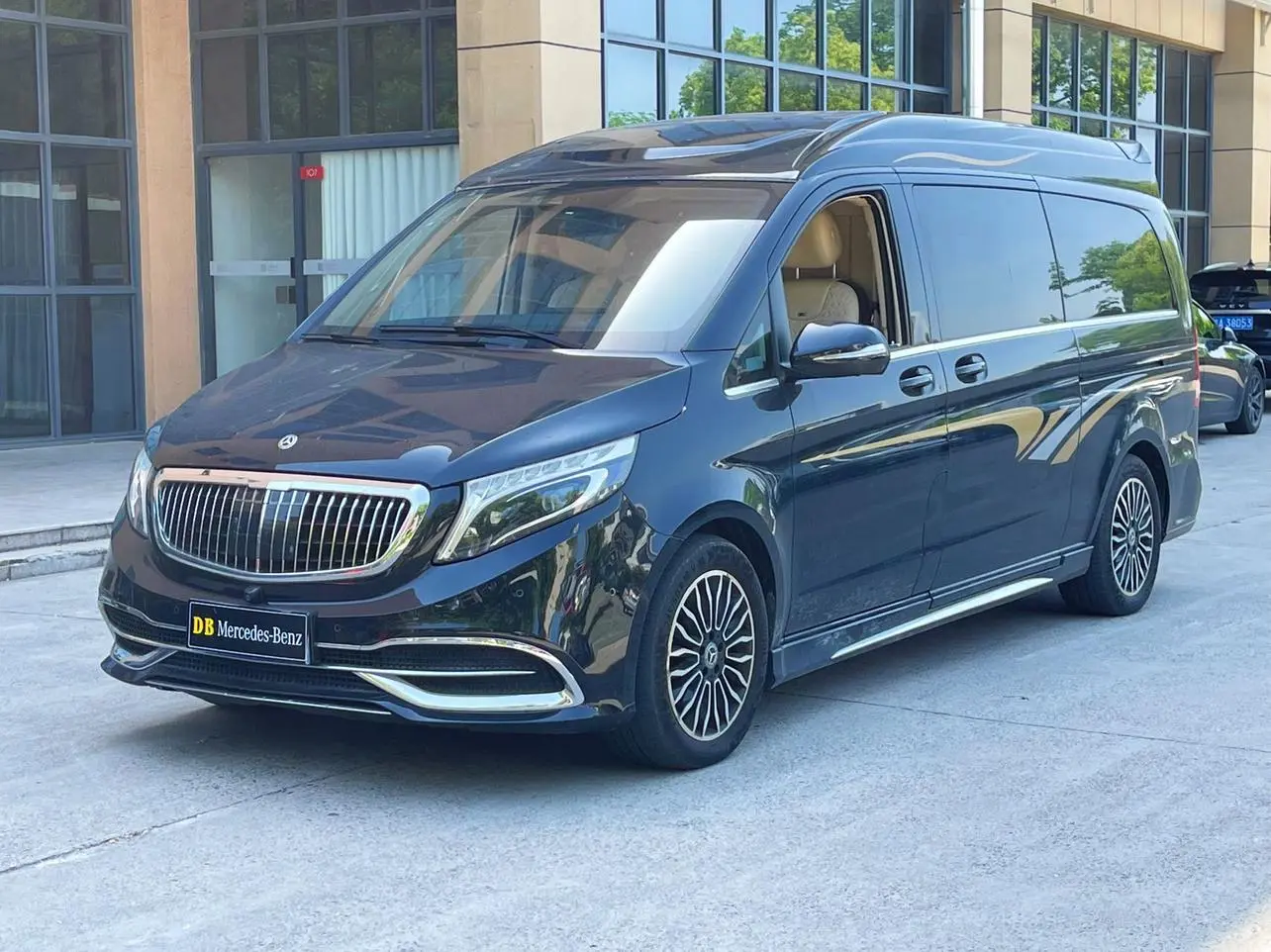 Mercedes-Benz Mercedes-Benz V-class V 260 L Long wheelbase Deluxe Edition