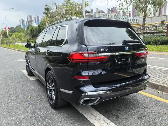 BMW BMW X7 xDrive40i Exclusive M Sports Suit