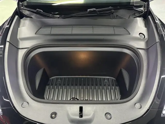 Tesla Model Y Facelifted rear-wheel drive version