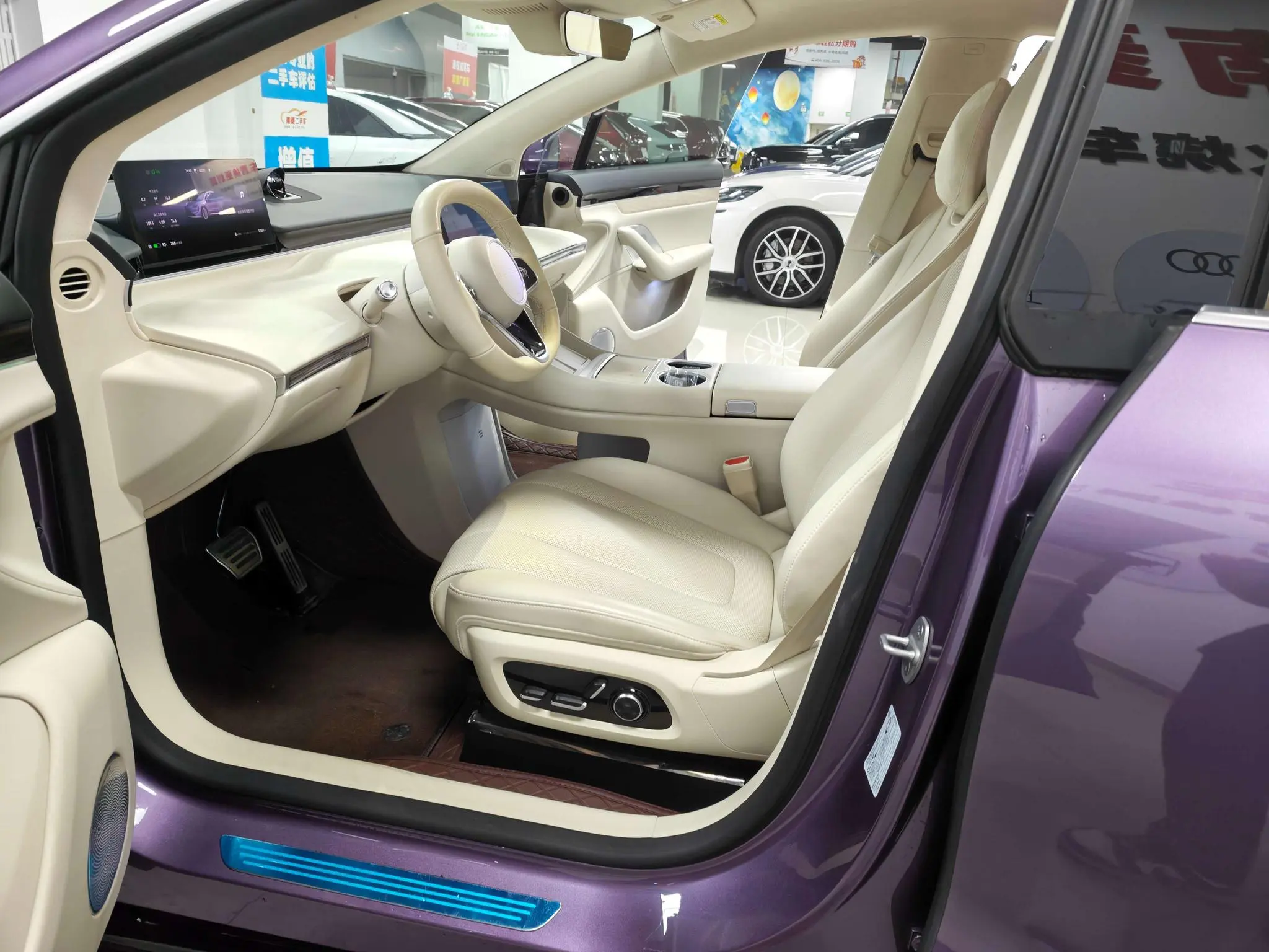 LUXEED Wisdom World R7 Pure electric 82kWh Max rear drive version