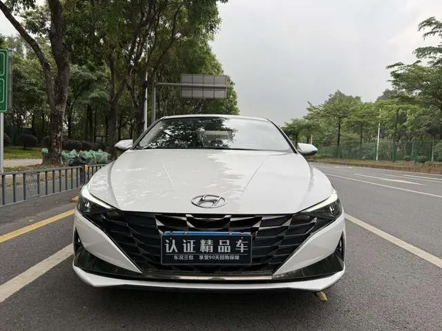 Hyundai Elantra 1.5L CVT LUX Premium Edition