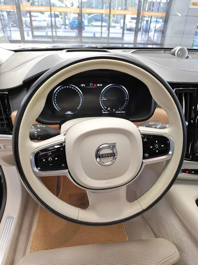 Volvo Volvo S90 PHEV T8 E-drive hybrid Honor Edition 3-seater Country VI