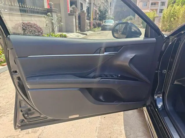 TOYOTA Camry 2.0G Deluxe Edition