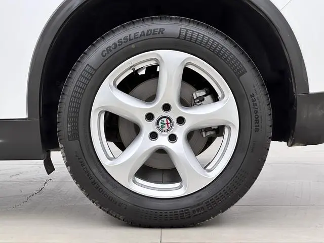 Alfa Romeo Stelvio 2.0T 200HP Elite Edition
