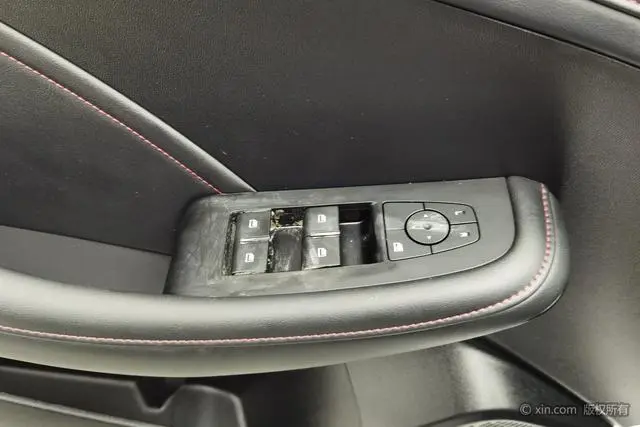 Roewe Roewe i5 1.5L CVT Deluxe Edition