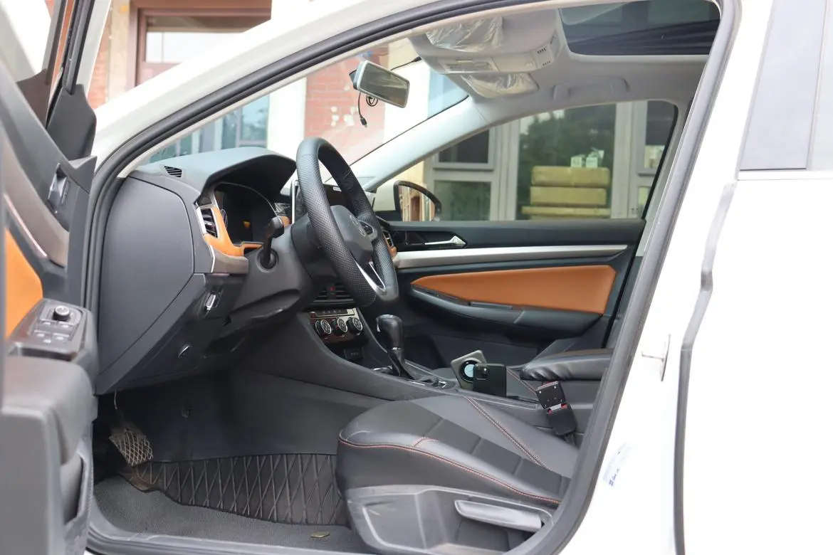 Volkswagen Bora 200TSI DSG Smooth Version