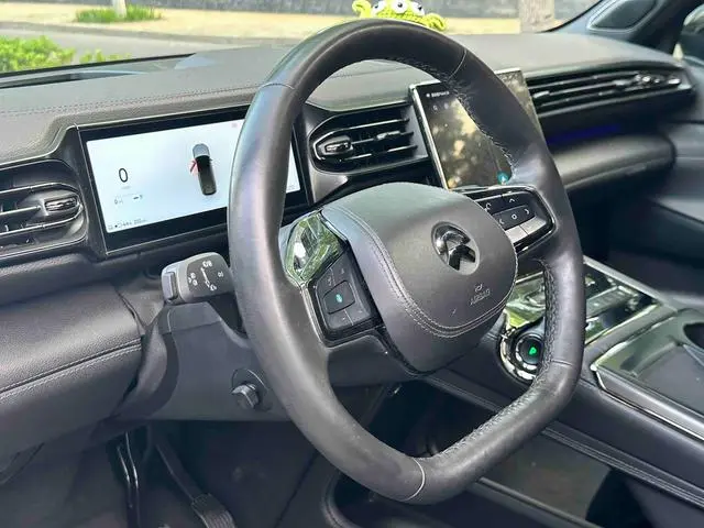 NIO NIO ES8 580KM base version six seats