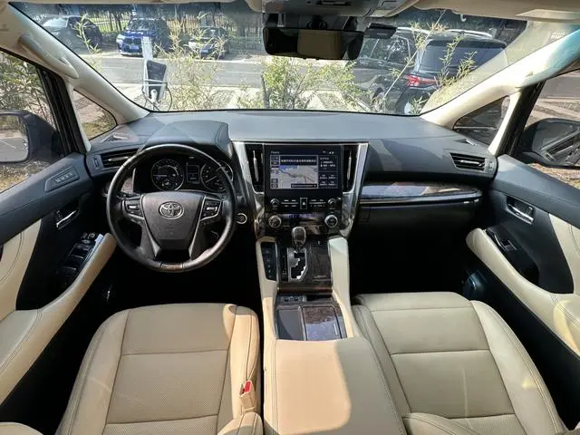 TOYOTA Elfa Dual Engine 2.5L Premium Edition