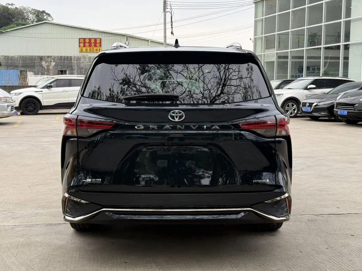 TOYOTA Grevia Smart Electric Hybrid Dual Engine 2.5L Flagship VIP