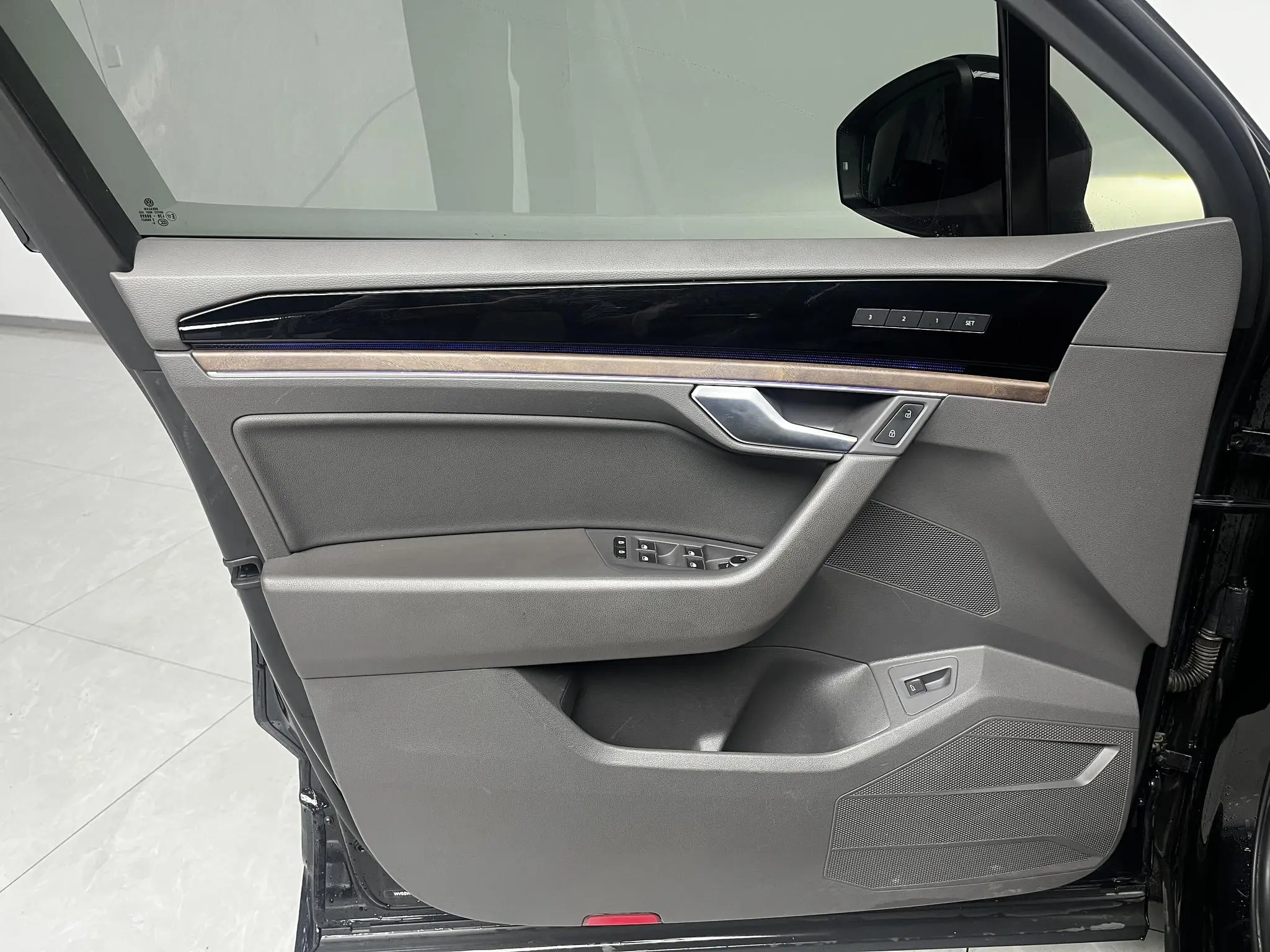 Volkswagen Touareg 3.0 TSI Sharp Front Version Country V