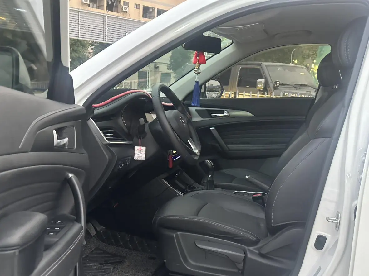 Changan Changan CS35 PLUS Facelifted Glory Million Edition 1.6L Manual Elite Edition
