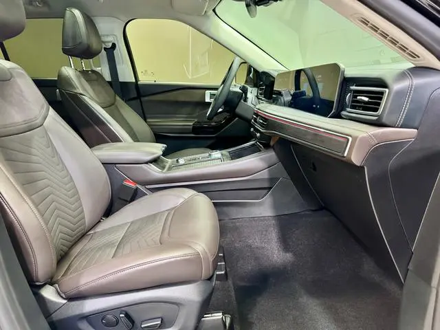 Ford Explorer 2.3T EcoBoost four-wheel drive titanium version 7 seats