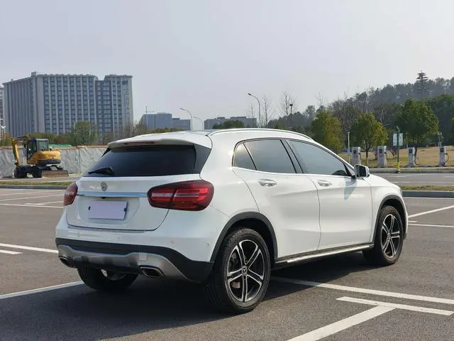 Mercedes-Benz Mercedes-Benz GLA GLA 200 fashion type