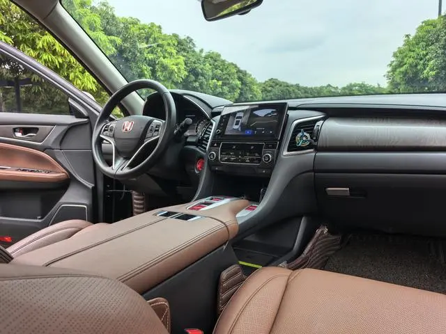 Honda Crown Road 370 TURBO 9AT Premium Edition AWD